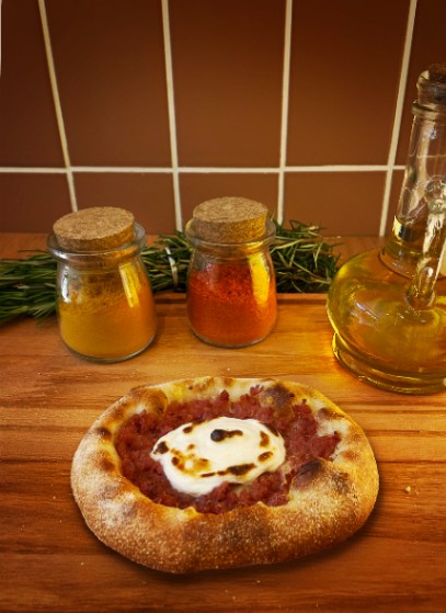 Esfiha de Calabresa com Cream cheese